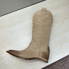 Maison Margiela 马吉拉 2026秋冬新款时尚电绣中筒女靴 MM6字母logo内增高坡跟尖头一脚蹬复古擦 Maison Margiela 马吉拉 2026秋冬新款时尚电绣中筒女靴 MM6字母logo内增高坡跟尖头一脚蹬复古擦