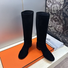 爱马仕 Hermes 2026秋冬新款 Lasso粗跟高筒及膝女长靴 H家字母logo低跟圆头一脚蹬机车骑士靴 材质:鞋 爱马仕 Hermes 2026秋冬新款 Lasso粗跟高筒及膝女长靴 H家字母logo低跟圆头一脚蹬机车骑士靴 材质:鞋
