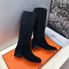 爱马仕 Hermes 2026秋冬新款 Lasso粗跟高筒及膝女长靴 H家字母logo低跟圆头一脚蹬机车骑士靴 材质:鞋 爱马仕 Hermes 2026秋冬新款 Lasso粗跟高筒及膝女长靴 H家字母logo低跟圆头一脚蹬机车骑士靴 材质:鞋