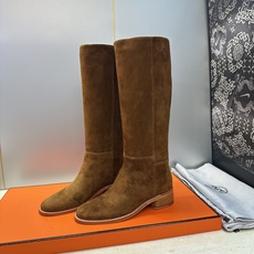 爱马仕 Hermes 2026秋冬新款 Lasso粗跟高筒及膝女长靴 H家字母logo低跟圆头一脚蹬机车骑士靴 材质:鞋 爱马仕 Hermes 2026秋冬新款 Lasso粗跟高筒及膝女长靴 H家字母logo低跟圆头一脚蹬机车骑士靴 材质:鞋