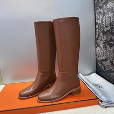 爱马仕 Hermes 2026秋冬新款 Lasso粗跟高筒及膝女长靴 H家字母logo低跟圆头一脚蹬机车骑士靴 材质:鞋 爱马仕 Hermes 2026秋冬新款 Lasso粗跟高筒及膝女长靴 H家字母logo低跟圆头一脚蹬机车骑士靴 材质:鞋