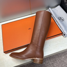 爱马仕 Hermes 2026秋冬新款 Lasso粗跟高筒及膝女长靴 H家字母logo低跟圆头一脚蹬机车骑士靴 材质:鞋 爱马仕 Hermes 2026秋冬新款 Lasso粗跟高筒及膝女长靴 H家字母logo低跟圆头一脚蹬机车骑士靴 材质:鞋