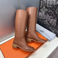 爱马仕 Hermes 2026秋冬新款 Lasso粗跟高筒及膝女长靴 H家字母logo低跟圆头一脚蹬机车骑士靴 材质:鞋 爱马仕 Hermes 2026秋冬新款 Lasso粗跟高筒及膝女长靴 H家字母logo低跟圆头一脚蹬机车骑士靴 材质:鞋