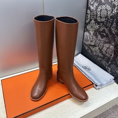 爱马仕 Hermes 2026秋冬新款 Lasso粗跟高筒及膝女长靴 H家字母logo低跟圆头一脚蹬机车骑士靴 材质:鞋 爱马仕 Hermes 2026秋冬新款 Lasso粗跟高筒及膝女长靴 H家字母logo低跟圆头一脚蹬机车骑士靴 材质:鞋