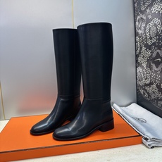 爱马仕 Hermes 2026秋冬新款 Lasso粗跟高筒及膝女长靴 H家字母logo低跟圆头一脚蹬机车骑士靴 材质:鞋 爱马仕 Hermes 2026秋冬新款 Lasso粗跟高筒及膝女长靴 H家字母logo低跟圆头一脚蹬机车骑士靴 材质:鞋