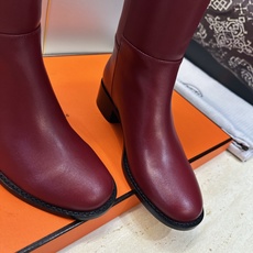 爱马仕 Hermes 2026秋冬新款 Lasso粗跟高筒及膝女长靴 H家字母logo低跟圆头一脚蹬机车骑士靴 材质:鞋 爱马仕 Hermes 2026秋冬新款 Lasso粗跟高筒及膝女长靴 H家字母logo低跟圆头一脚蹬机车骑士靴 材质:鞋