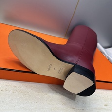 爱马仕 Hermes 2026秋冬新款 Lasso粗跟高筒及膝女长靴 H家字母logo低跟圆头一脚蹬机车骑士靴 材质:鞋 爱马仕 Hermes 2026秋冬新款 Lasso粗跟高筒及膝女长靴 H家字母logo低跟圆头一脚蹬机车骑士靴 材质:鞋