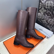 爱马仕 Hermes 2026秋冬新款 Lasso粗跟高筒及膝女长靴 H家字母logo低跟圆头一脚蹬机车骑士靴 材质:鞋 爱马仕 Hermes 2026秋冬新款 Lasso粗跟高筒及膝女长靴 H家字母logo低跟圆头一脚蹬机车骑士靴 材质:鞋