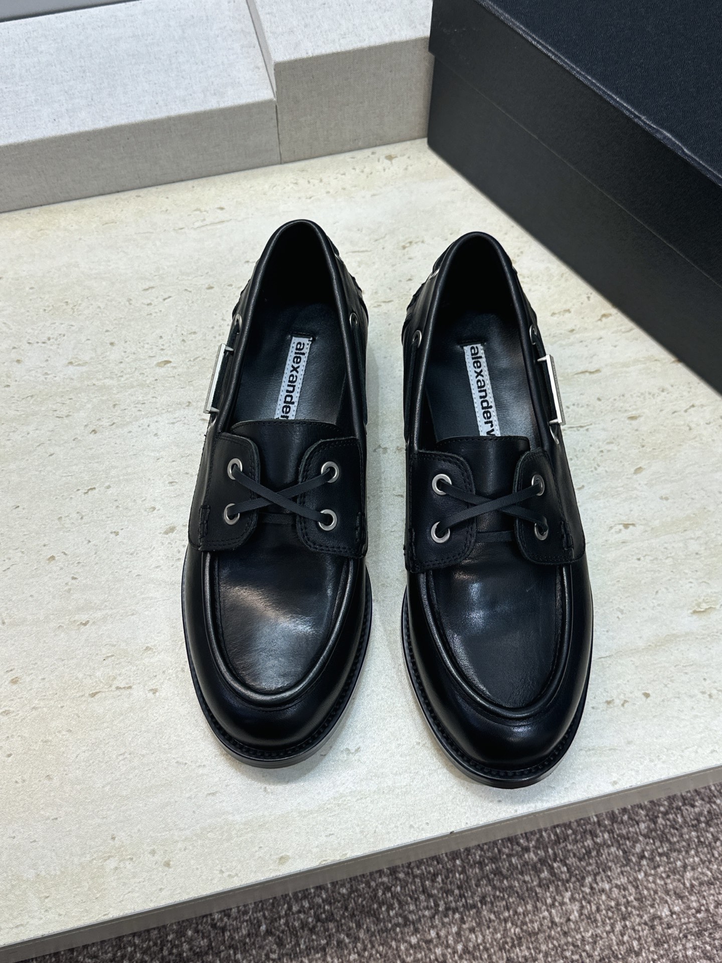 Alexander Wang 2026秋冬新款时尚低跟系鞋女鞋 亚历山大 .王明星同款字母logo五金扣圆头拼色乐福单鞋