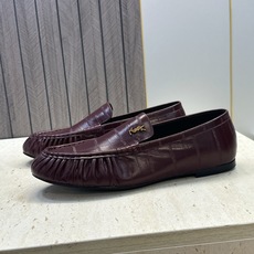 女码/情侣款 男+20 SAINT LAURENT 2026春夏情侣新款时尚休闲单鞋 YSL明星同款字母logo五金扣平 女码/情侣款 男+20 SAINT LAURENT 2026春夏情侣新款时尚休闲单鞋 YSL明星同款字母logo五金扣平