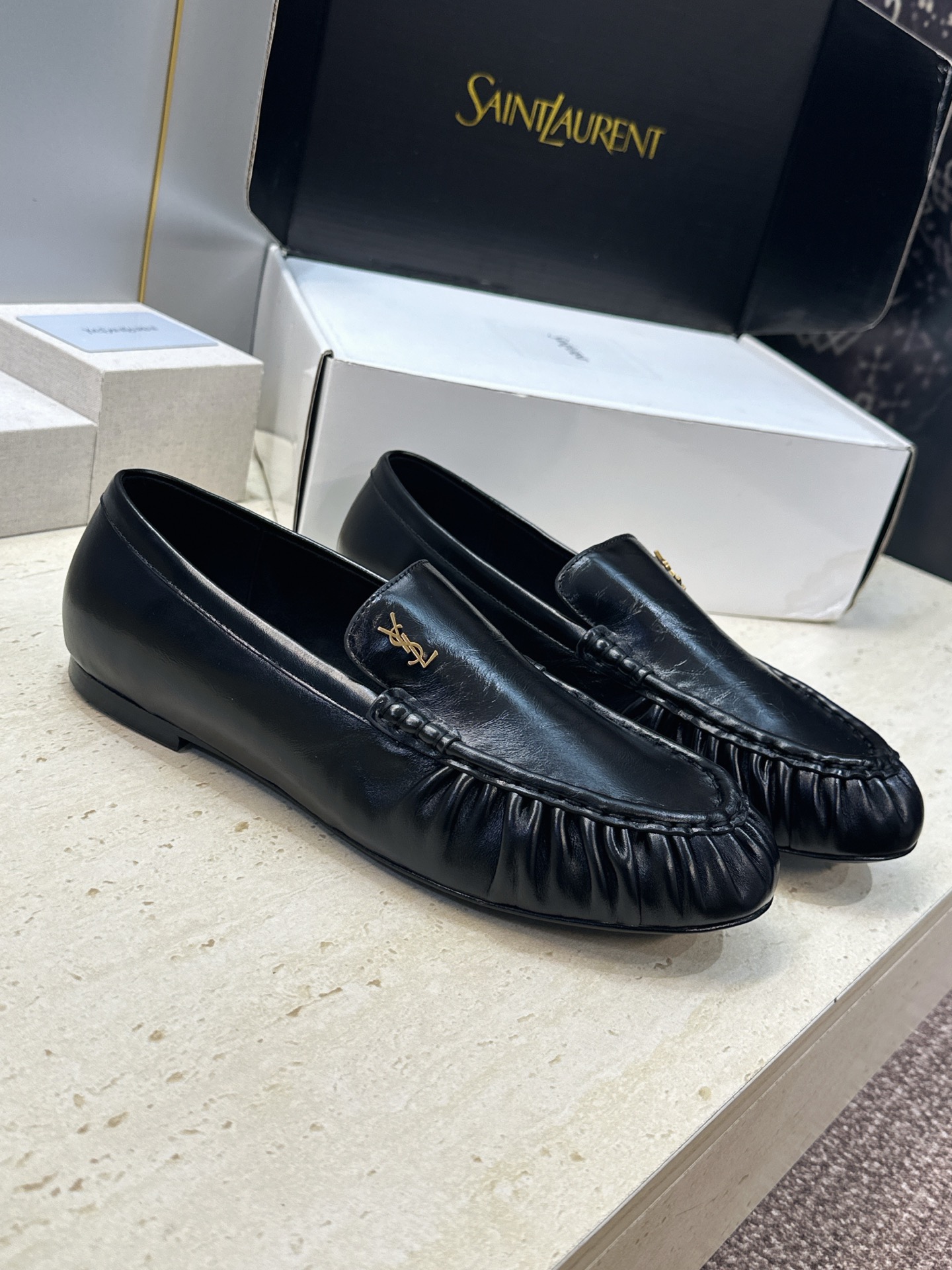 女码/情侣款 男+20 SAINT LAURENT 2026春夏情侣新款时尚休闲单鞋 YSL明星同款字母logo五金扣平 女码/情侣款 男+20 SAINT LAURENT 2026春夏情侣新款时尚休闲单鞋 YSL明星同款字母logo五金扣平