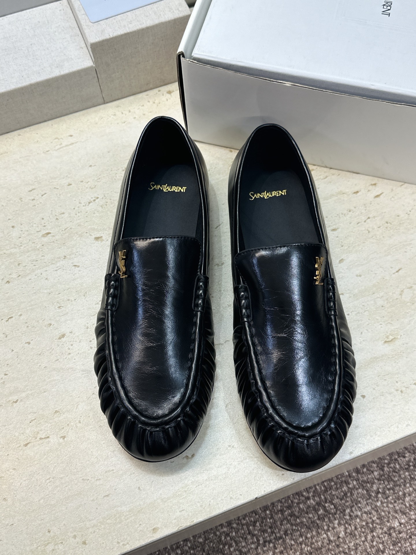 女码/情侣款 男+20 SAINT LAURENT 2026春夏情侣新款时尚休闲单鞋 YSL明星同款字母logo五金扣平 女码/情侣款 男+20 SAINT LAURENT 2026春夏情侣新款时尚休闲单鞋 YSL明星同款字母logo五金扣平