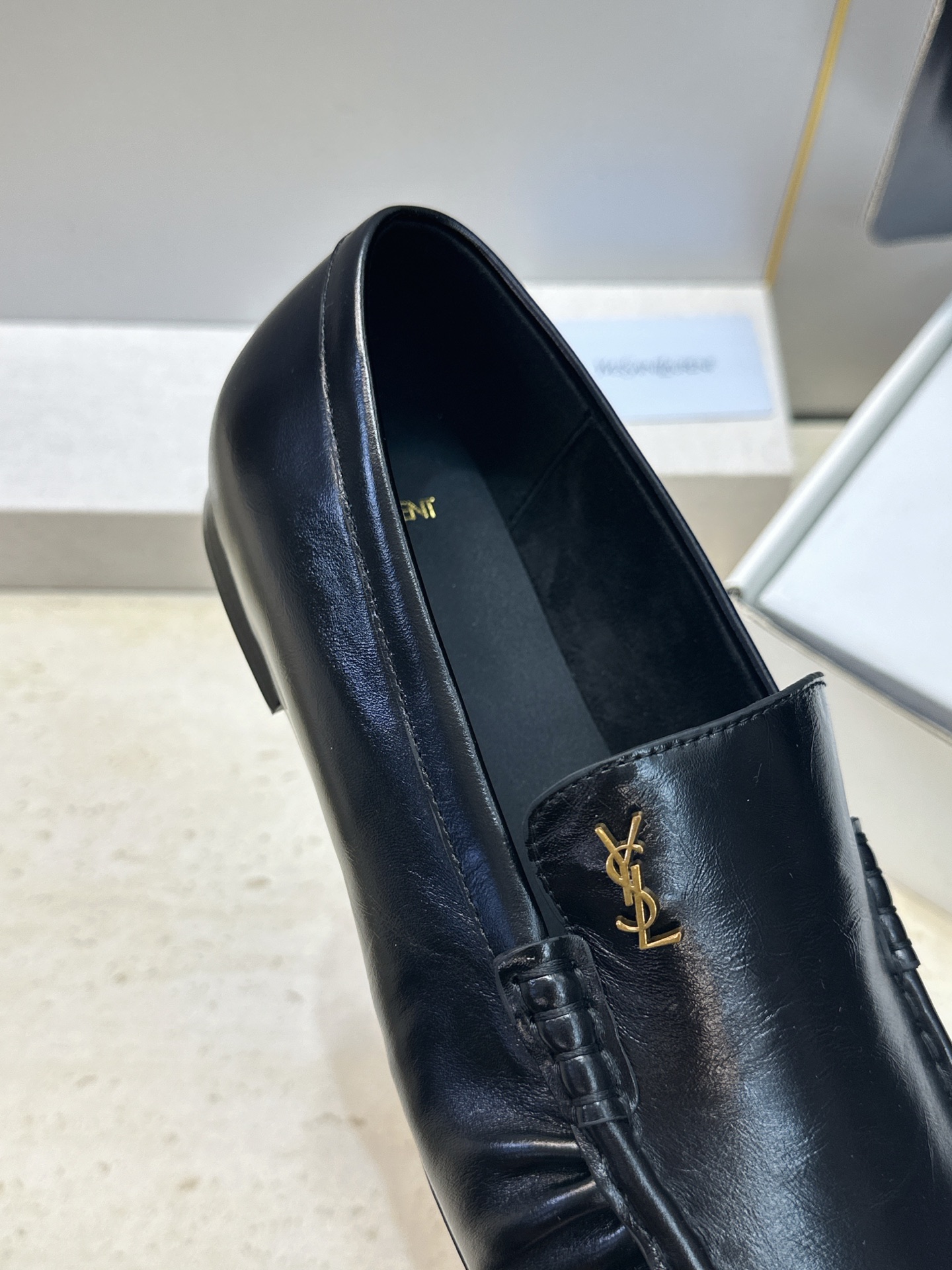 女码/情侣款 男+20 SAINT LAURENT 2026春夏情侣新款时尚休闲单鞋 YSL明星同款字母logo五金扣平 女码/情侣款 男+20 SAINT LAURENT 2026春夏情侣新款时尚休闲单鞋 YSL明星同款字母logo五金扣平