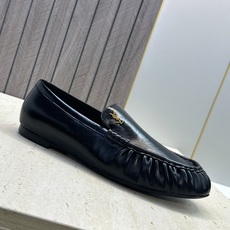 女码/情侣款 男+20 SAINT LAURENT 2026春夏情侣新款时尚休闲单鞋 YSL明星同款字母logo五金扣平 女码/情侣款 男+20 SAINT LAURENT 2026春夏情侣新款时尚休闲单鞋 YSL明星同款字母logo五金扣平