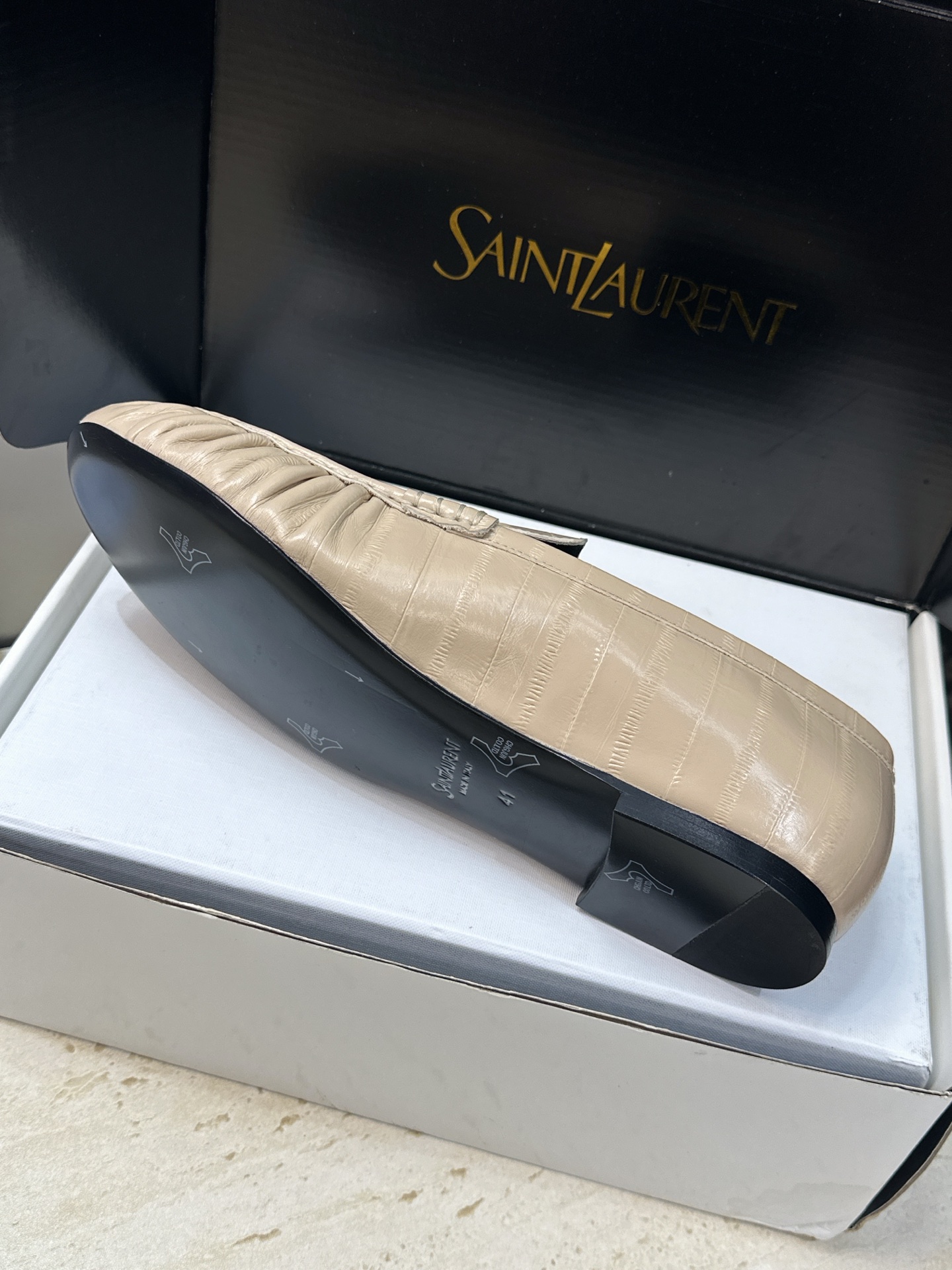 女码/情侣款 男+20 SAINT LAURENT 2026春夏情侣新款时尚休闲单鞋 YSL明星同款字母logo五金扣平 女码/情侣款 男+20 SAINT LAURENT 2026春夏情侣新款时尚休闲单鞋 YSL明星同款字母logo五金扣平