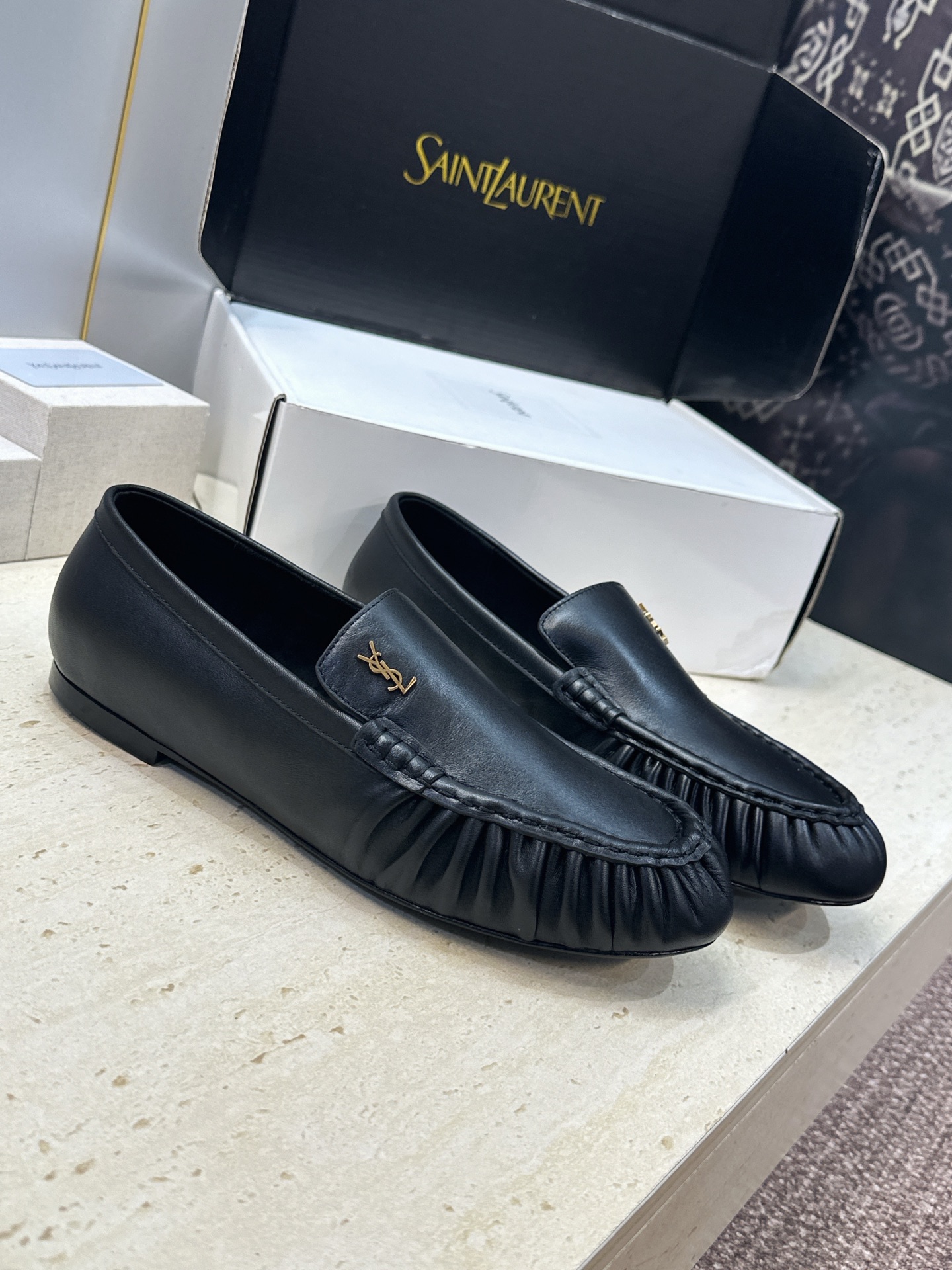 女码/情侣款 男+20 SAINT LAURENT 2026春夏情侣新款时尚休闲单鞋 YSL明星同款字母logo五金扣平 女码/情侣款 男+20 SAINT LAURENT 2026春夏情侣新款时尚休闲单鞋 YSL明星同款字母logo五金扣平