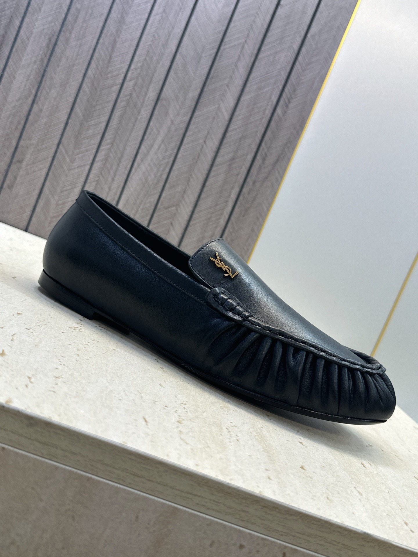 女码/情侣款 男+20 SAINT LAURENT 2026春夏情侣新款时尚休闲单鞋 YSL明星同款字母logo五金扣平 女码/情侣款 男+20 SAINT LAURENT 2026春夏情侣新款时尚休闲单鞋 YSL明星同款字母logo五金扣平