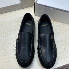 女码/情侣款 男+20 SAINT LAURENT 2026春夏情侣新款时尚休闲单鞋 YSL明星同款字母logo五金扣平 女码/情侣款 男+20 SAINT LAURENT 2026春夏情侣新款时尚休闲单鞋 YSL明星同款字母logo五金扣平
