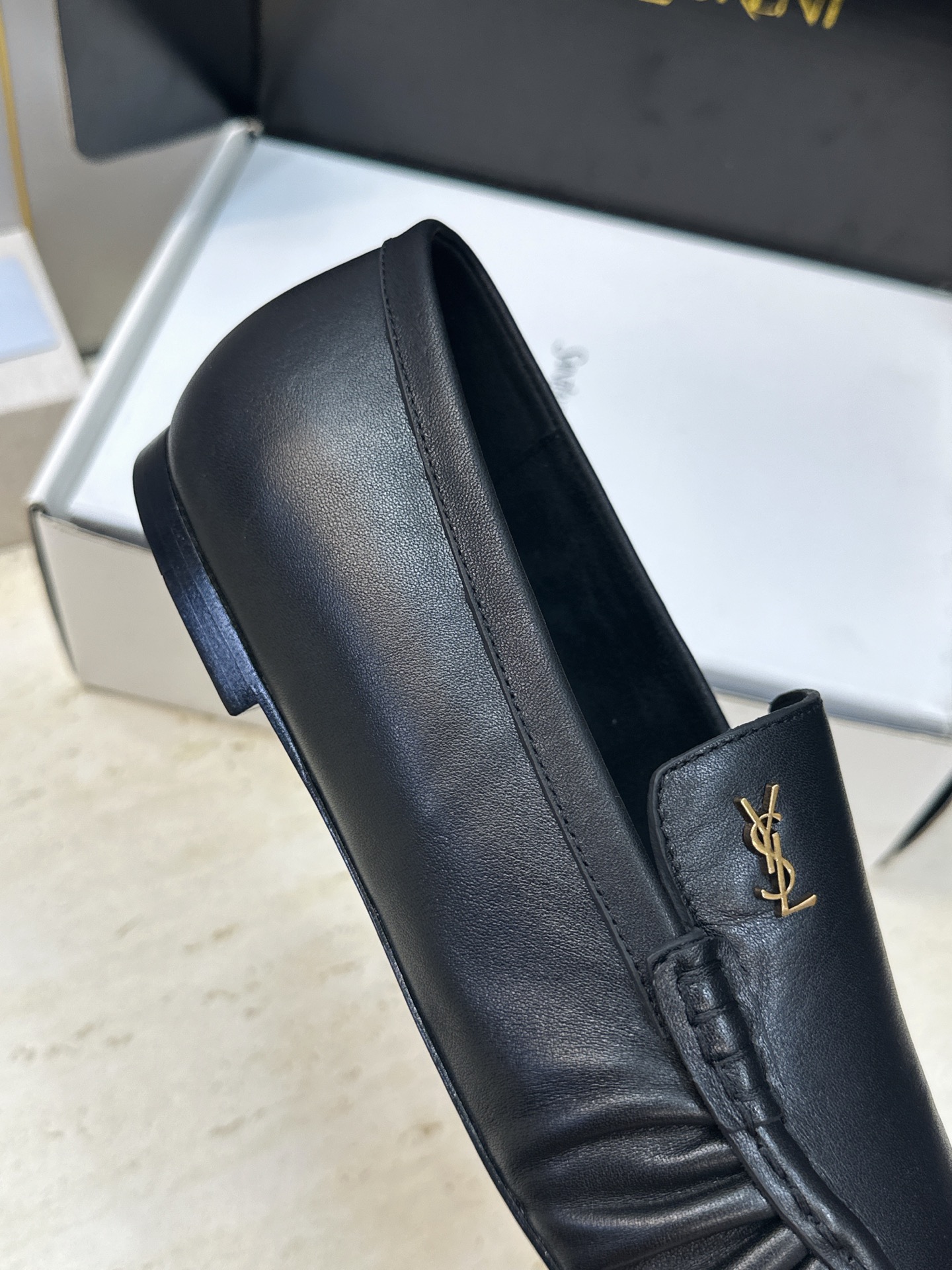 女码/情侣款 男+20 SAINT LAURENT 2026春夏情侣新款时尚休闲单鞋 YSL明星同款字母logo五金扣平 女码/情侣款 男+20 SAINT LAURENT 2026春夏情侣新款时尚休闲单鞋 YSL明星同款字母logo五金扣平