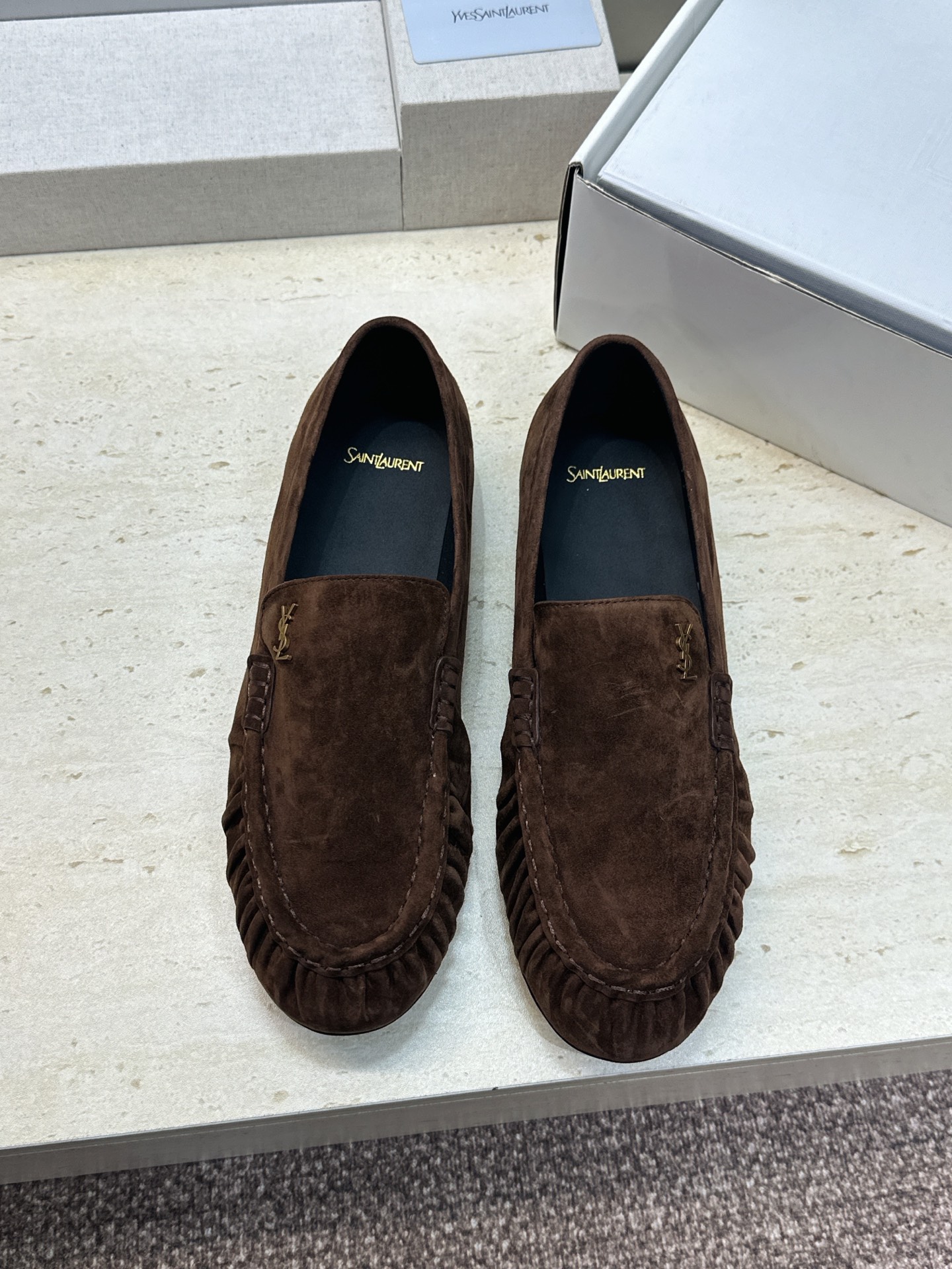 女码/情侣款 男+20 SAINT LAURENT 2026春夏情侣新款时尚休闲单鞋 YSL明星同款字母logo五金扣平 女码/情侣款 男+20 SAINT LAURENT 2026春夏情侣新款时尚休闲单鞋 YSL明星同款字母logo五金扣平