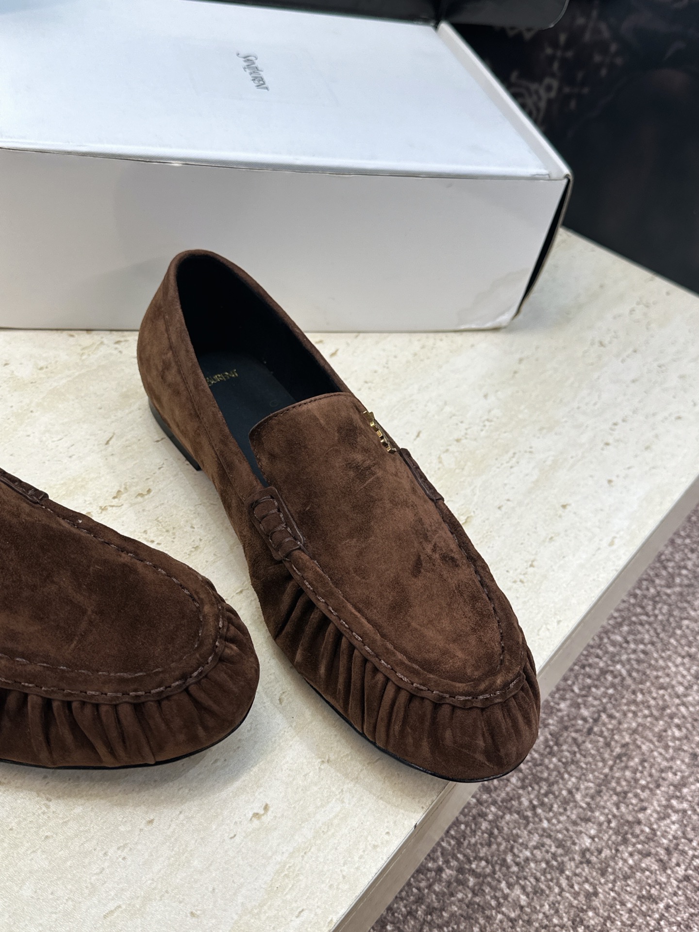 女码/情侣款 男+20 SAINT LAURENT 2026春夏情侣新款时尚休闲单鞋 YSL明星同款字母logo五金扣平 女码/情侣款 男+20 SAINT LAURENT 2026春夏情侣新款时尚休闲单鞋 YSL明星同款字母logo五金扣平