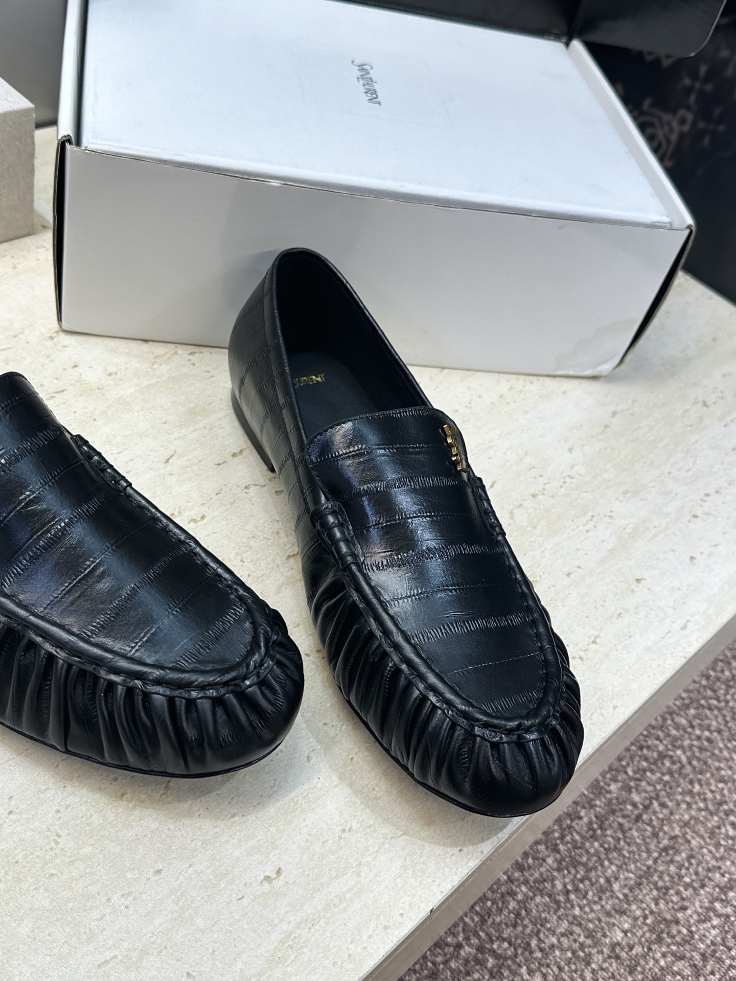 女码/情侣款 男+20 SAINT LAURENT 2026春夏情侣新款时尚休闲单鞋 YSL明星同款字母logo五金扣平