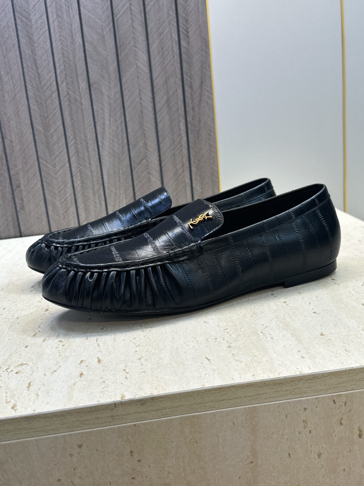 女码/情侣款 男+20 SAINT LAURENT 2026春夏情侣新款时尚休闲单鞋 YSL明星同款字母logo五金扣平