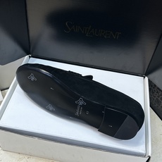 女码/情侣款 男+20 SAINT LAURENT 2026春夏情侣新款时尚休闲单鞋 YSL明星同款字母logo五金扣平 女码/情侣款 男+20 SAINT LAURENT 2026春夏情侣新款时尚休闲单鞋 YSL明星同款字母logo五金扣平