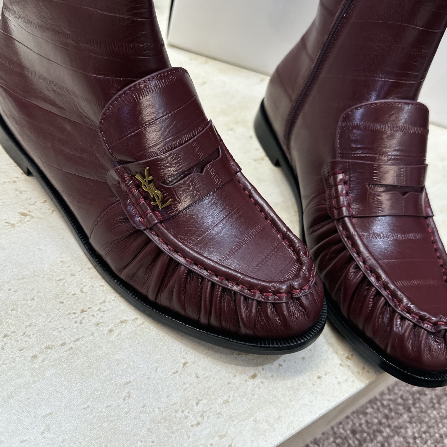 SAINT LAURENT 2026秋冬新款时尚休闲切尔西及裸女短靴 YSL明星同款字母logo五金扣平底圆头一脚蹬弹力 SAINT LAURENT 2026秋冬新款时尚休闲切尔西及裸女短靴 YSL明星同款字母logo五金扣平底圆头一脚蹬弹力