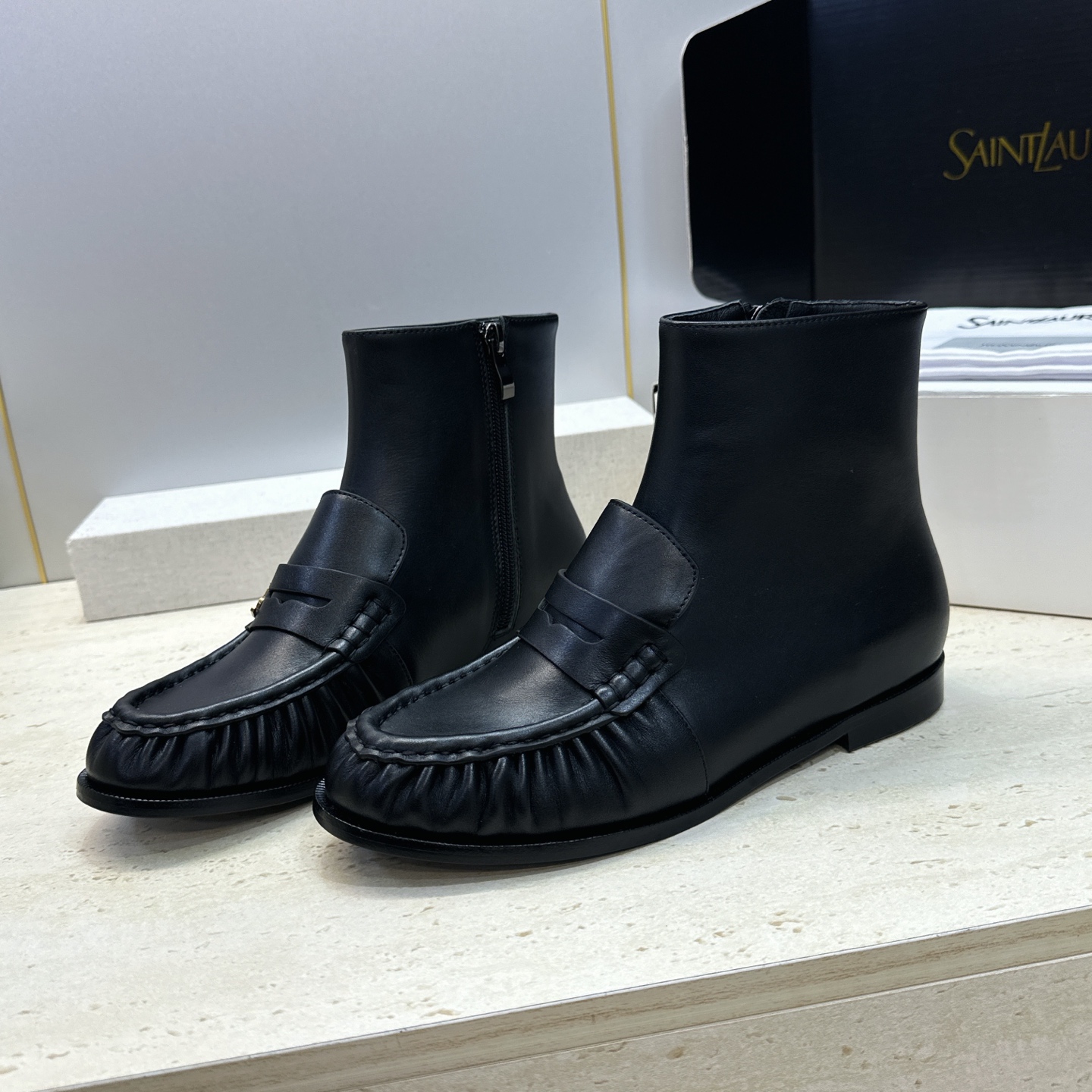 SAINT LAURENT 2026秋冬新款时尚休闲切尔西及裸女短靴 YSL明星同款字母logo五金扣平底圆头一脚蹬弹力