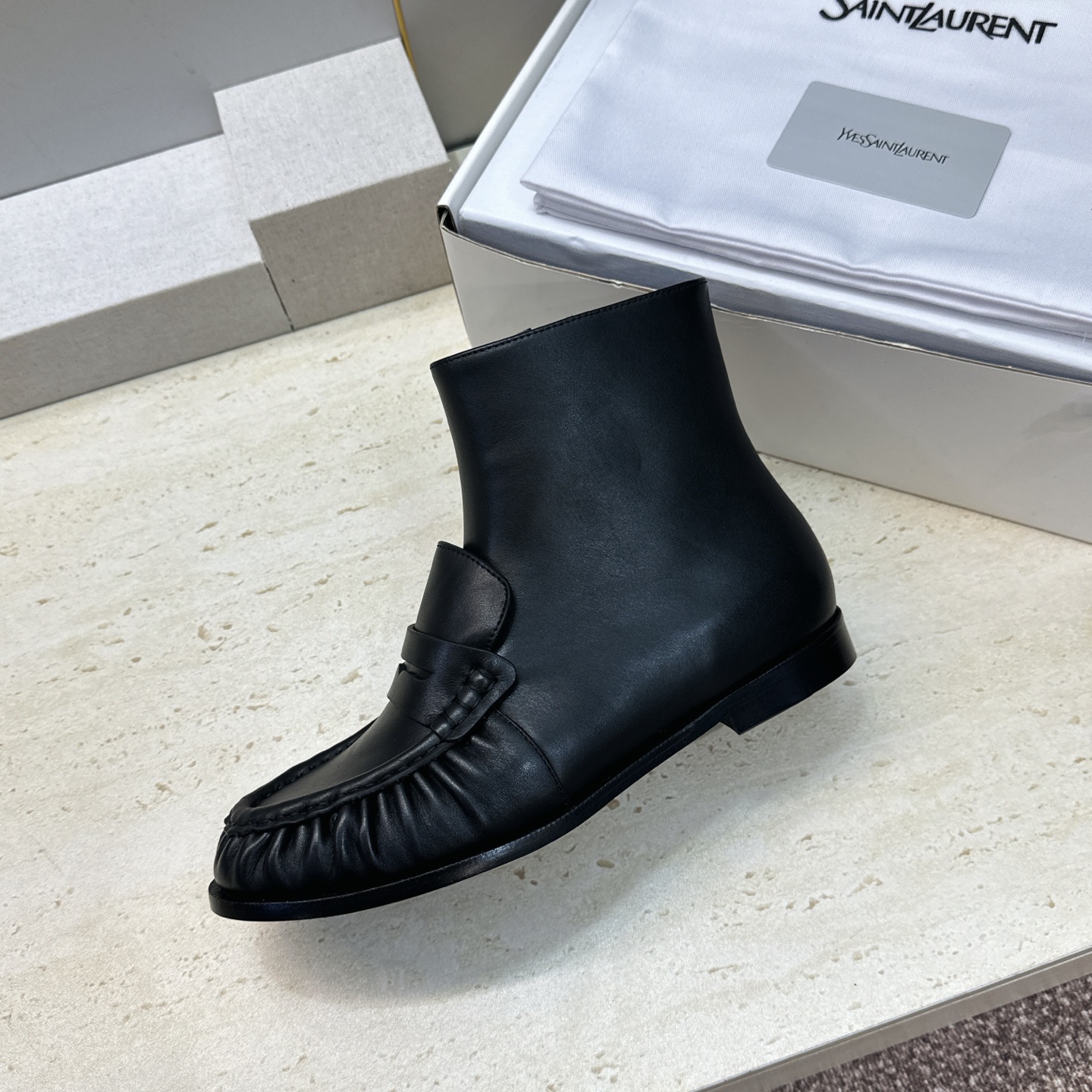 SAINT LAURENT 2026秋冬新款时尚休闲切尔西及裸女短靴 YSL明星同款字母logo五金扣平底圆头一脚蹬弹力