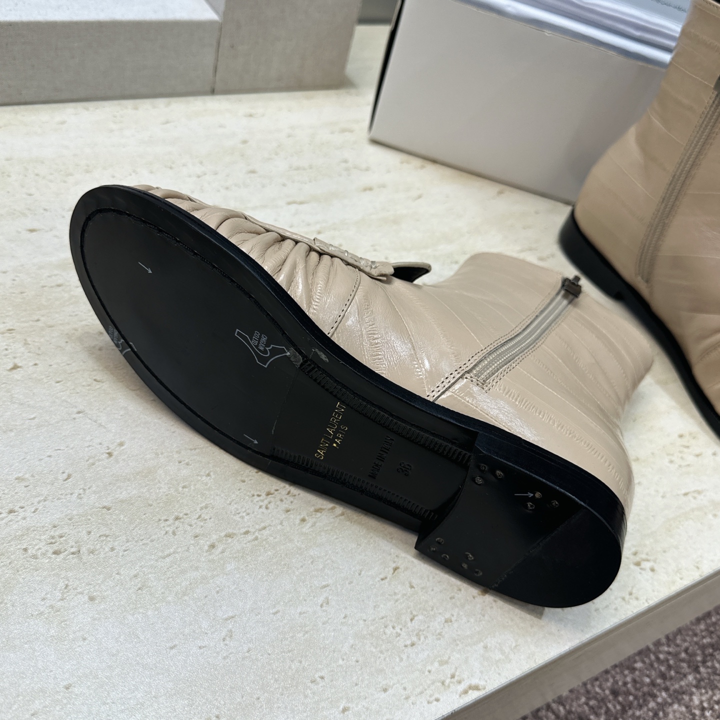 SAINT LAURENT 2026秋冬新款时尚休闲切尔西及裸女短靴 YSL明星同款字母logo五金扣平底圆头一脚蹬弹力