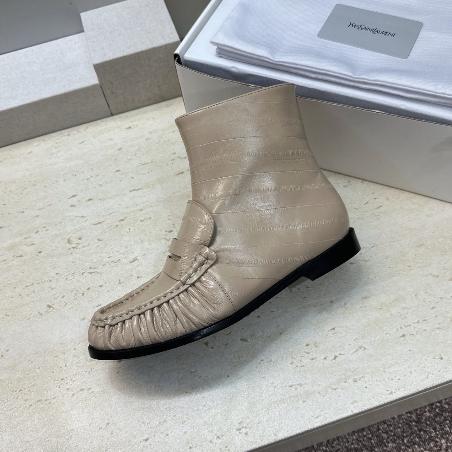 SAINT LAURENT 2026秋冬新款时尚休闲切尔西及裸女短靴 YSL明星同款字母logo五金扣平底圆头一脚蹬弹力