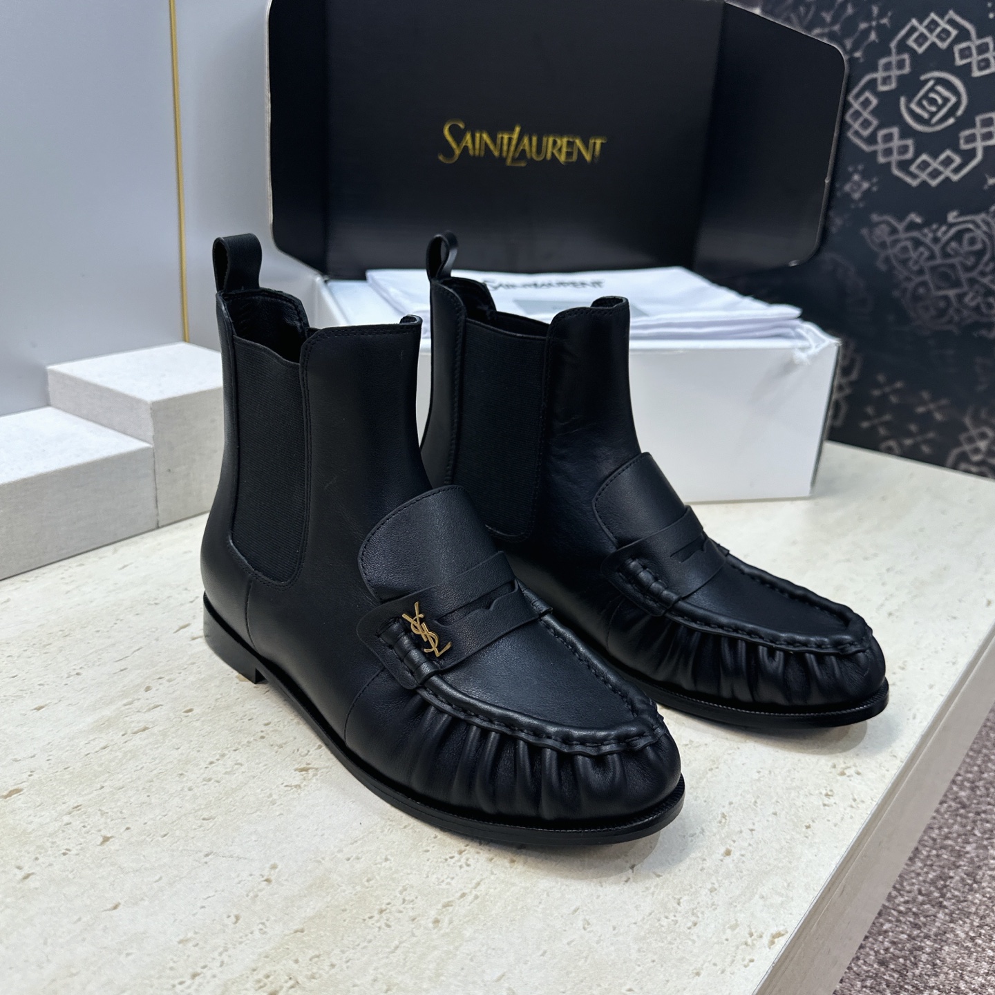 SAINT LAURENT 2026秋冬新款时尚休闲切尔西及裸女短靴 YSL明星同款字母logo五金扣平底圆头一脚蹬弹力