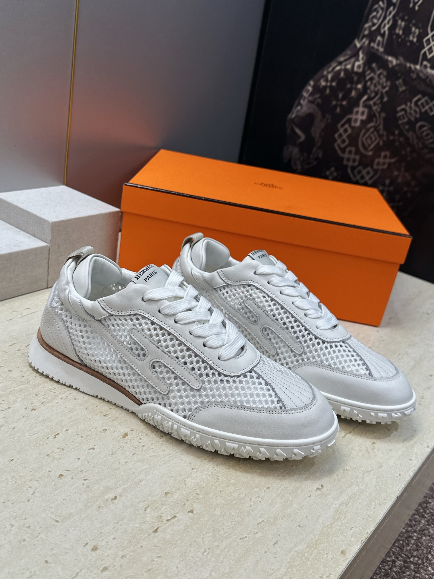 :女码/情侣款 男+10 顶级版 爱马仕 Hermes 春夏经典情侣款 Jet 休闲系带百搭运动鞋 H家厚底时尚风格拼 :女码/情侣款 男+10 顶级版 爱马仕 Hermes 春夏经典情侣款 Jet 休闲系带百搭运动鞋 H家厚底时尚风格拼