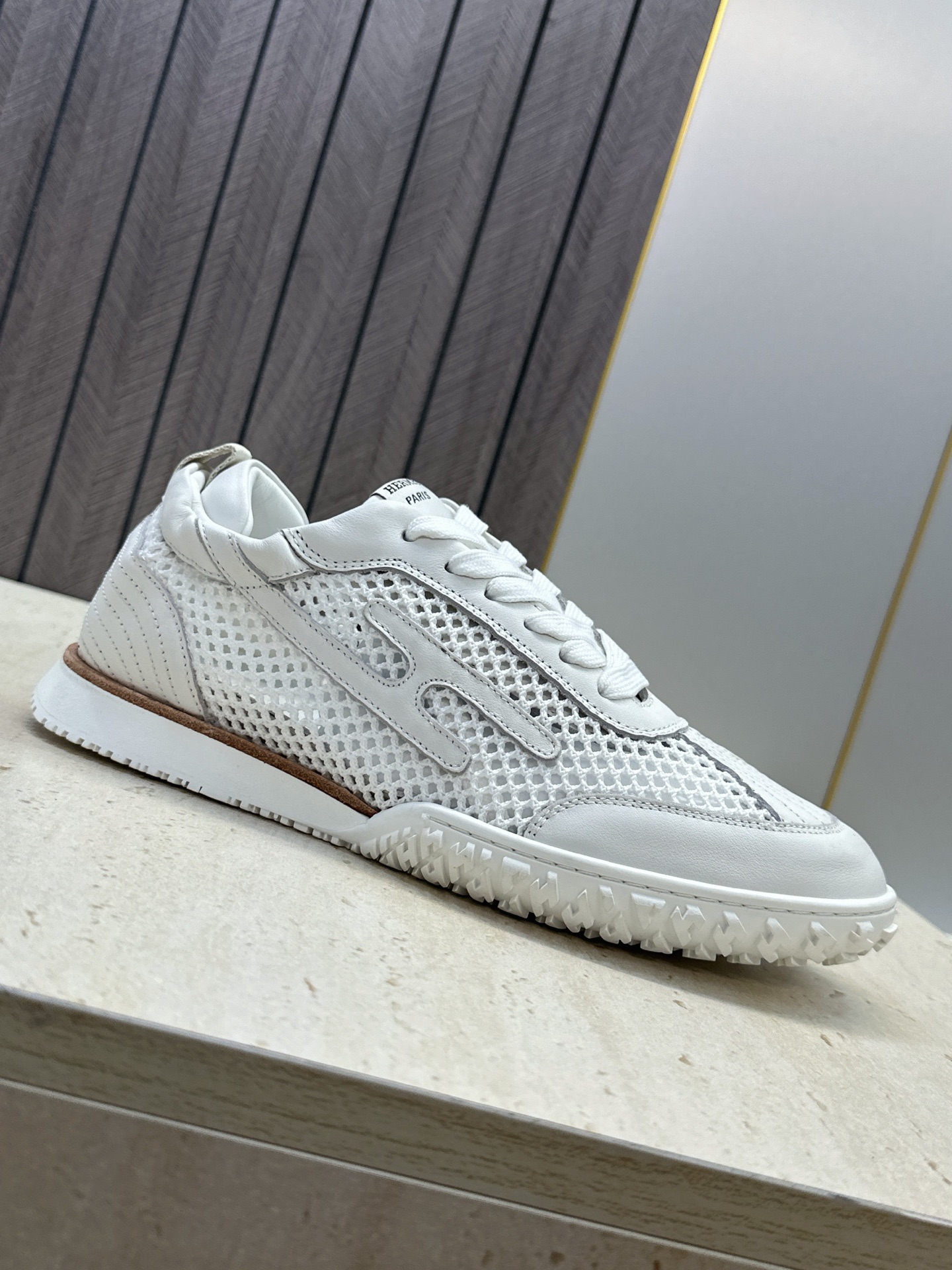 :女码/情侣款 男+10 顶级版 爱马仕 Hermes 春夏经典情侣款 Jet 休闲系带百搭运动鞋 H家厚底时尚风格拼 :女码/情侣款 男+10 顶级版 爱马仕 Hermes 春夏经典情侣款 Jet 休闲系带百搭运动鞋 H家厚底时尚风格拼