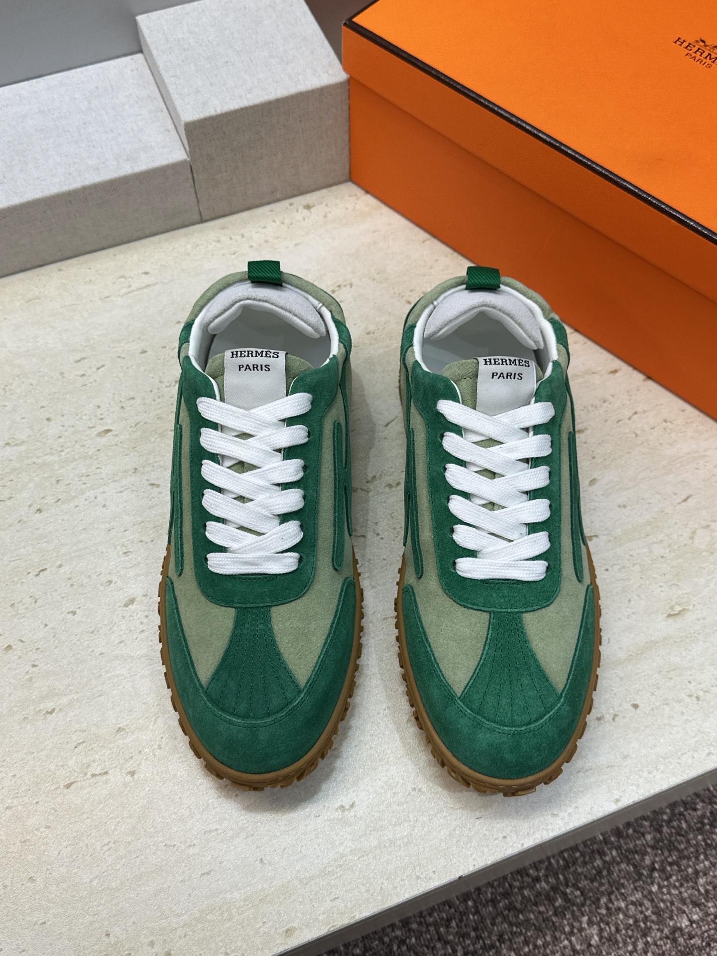 :女码/情侣款 男+10 顶级版 爱马仕 Hermes 春夏经典情侣款 Jet 休闲系带百搭运动鞋 H家厚底时尚风格拼 :女码/情侣款 男+10 顶级版 爱马仕 Hermes 春夏经典情侣款 Jet 休闲系带百搭运动鞋 H家厚底时尚风格拼