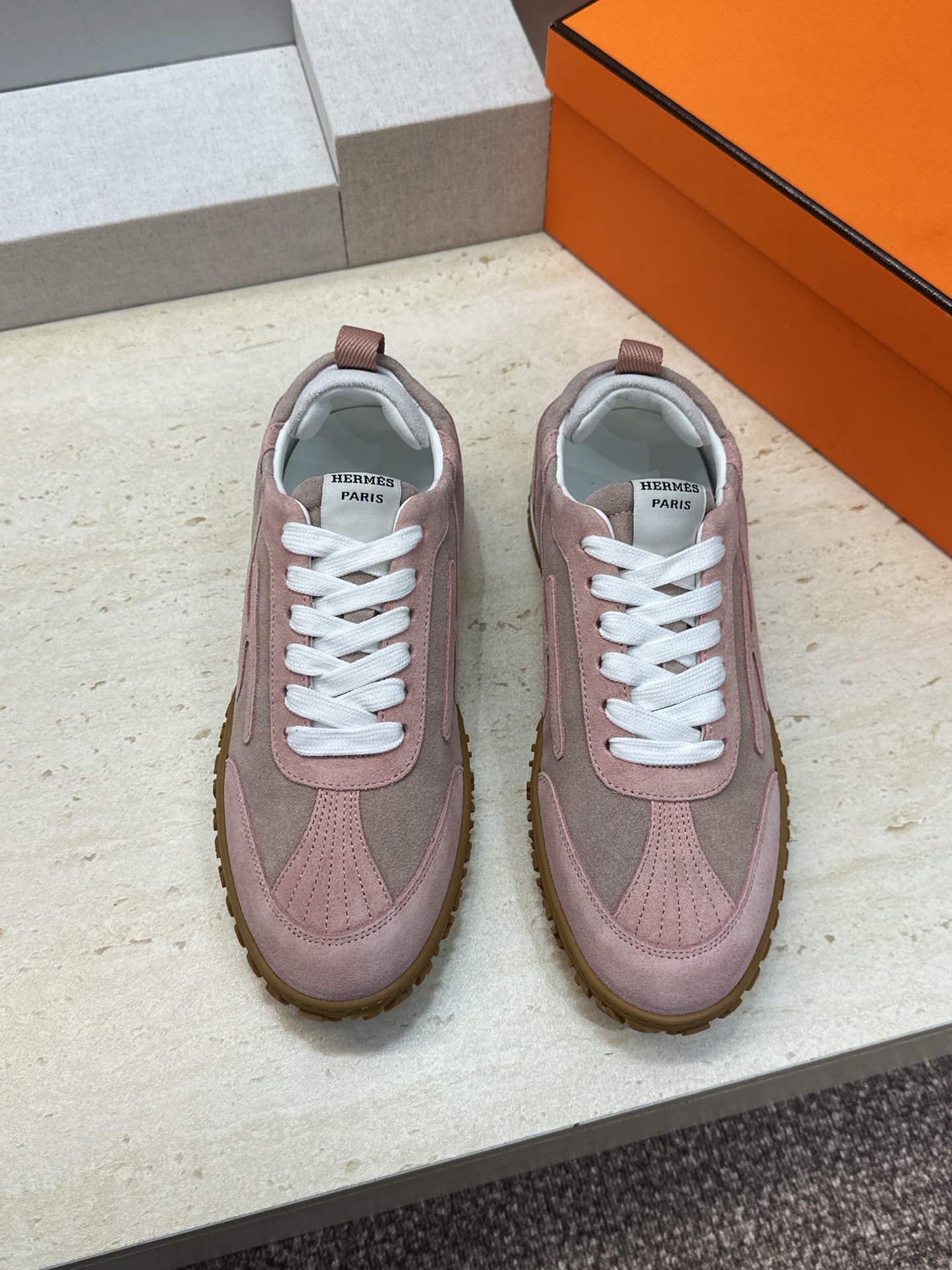 :女码/情侣款 男+10 顶级版 爱马仕 Hermes 春夏经典情侣款 Jet 休闲系带百搭运动鞋 H家厚底时尚风格拼 :女码/情侣款 男+10 顶级版 爱马仕 Hermes 春夏经典情侣款 Jet 休闲系带百搭运动鞋 H家厚底时尚风格拼