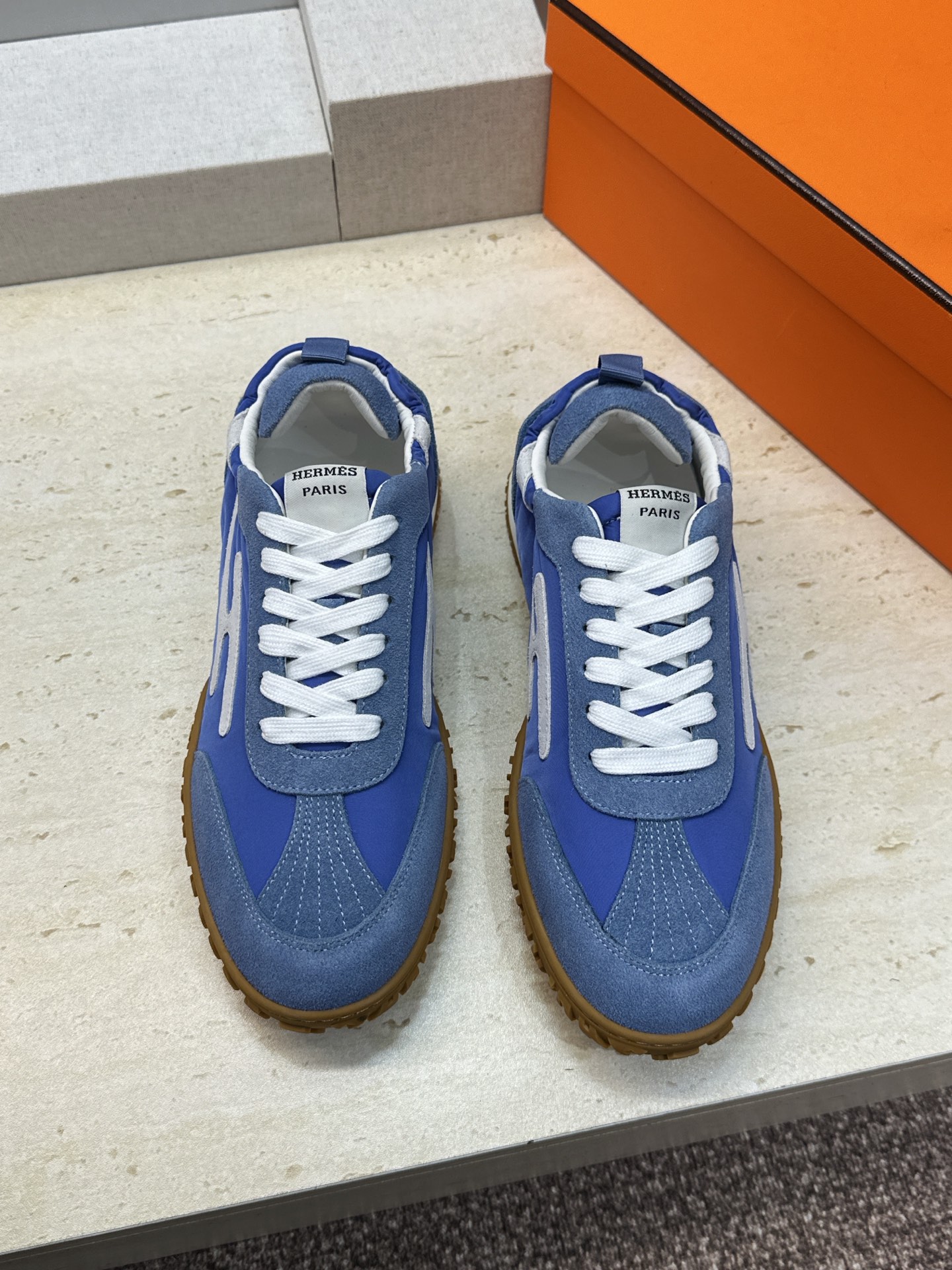 :女码/情侣款 男+10 顶级版 爱马仕 Hermes 春夏经典情侣款 Jet 休闲系带百搭运动鞋 H家厚底时尚风格拼 :女码/情侣款 男+10 顶级版 爱马仕 Hermes 春夏经典情侣款 Jet 休闲系带百搭运动鞋 H家厚底时尚风格拼