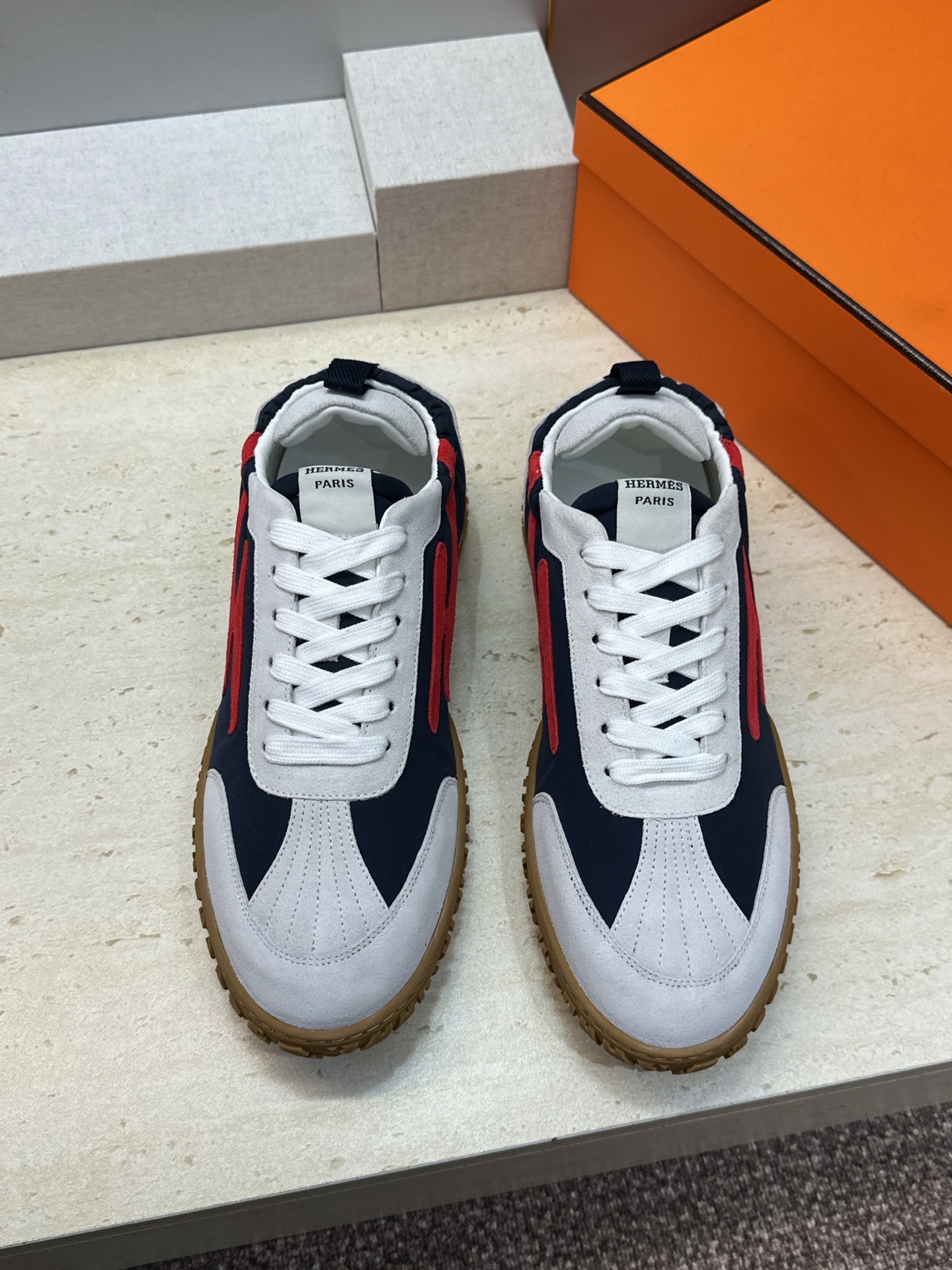 :女码/情侣款 男+10 顶级版 爱马仕 Hermes 春夏经典情侣款 Jet 休闲系带百搭运动鞋 H家厚底时尚风格拼 :女码/情侣款 男+10 顶级版 爱马仕 Hermes 春夏经典情侣款 Jet 休闲系带百搭运动鞋 H家厚底时尚风格拼
