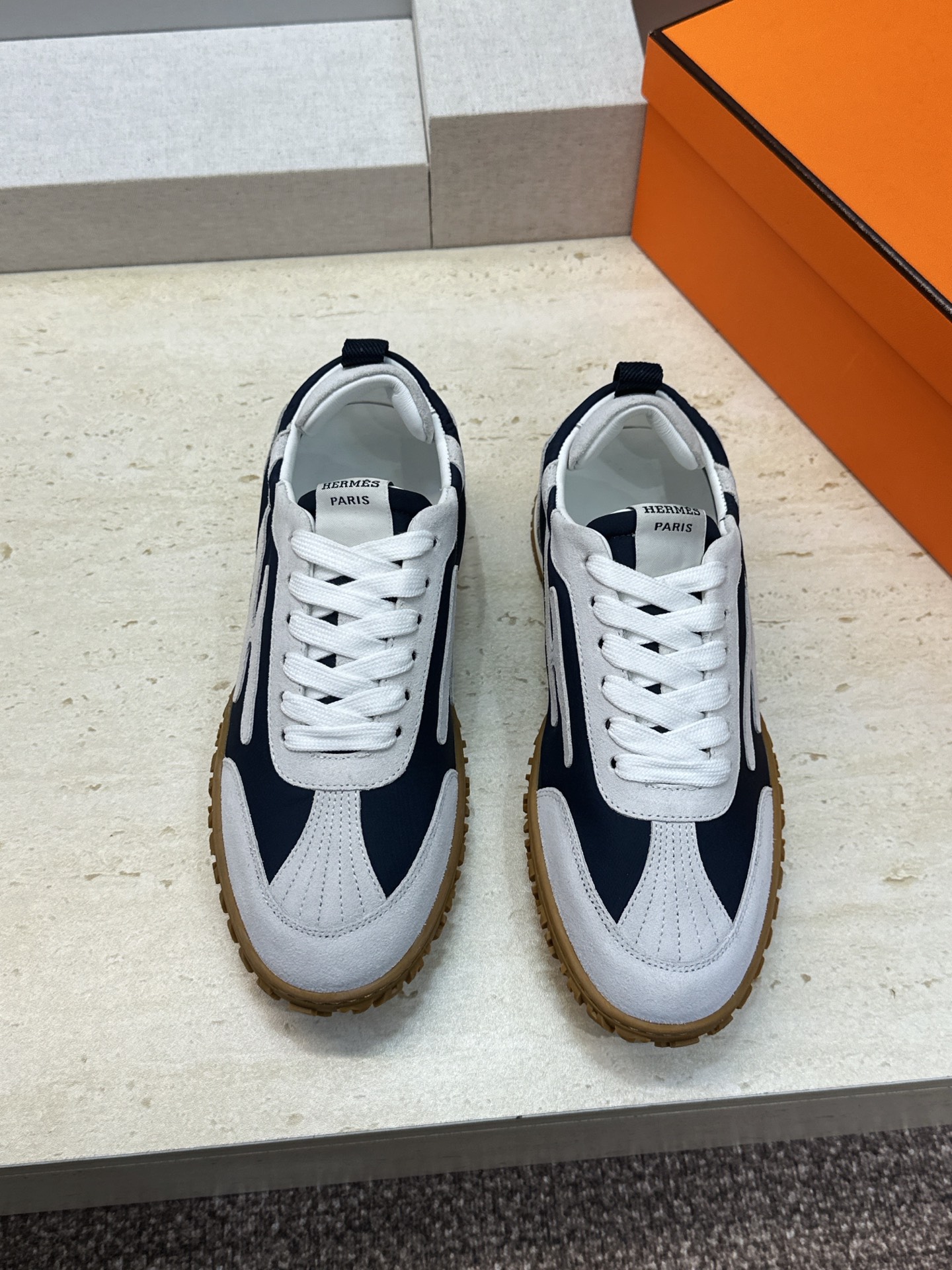 :女码/情侣款 男+10 顶级版 爱马仕 Hermes 春夏经典情侣款 Jet 休闲系带百搭运动鞋 H家厚底时尚风格拼 :女码/情侣款 男+10 顶级版 爱马仕 Hermes 春夏经典情侣款 Jet 休闲系带百搭运动鞋 H家厚底时尚风格拼