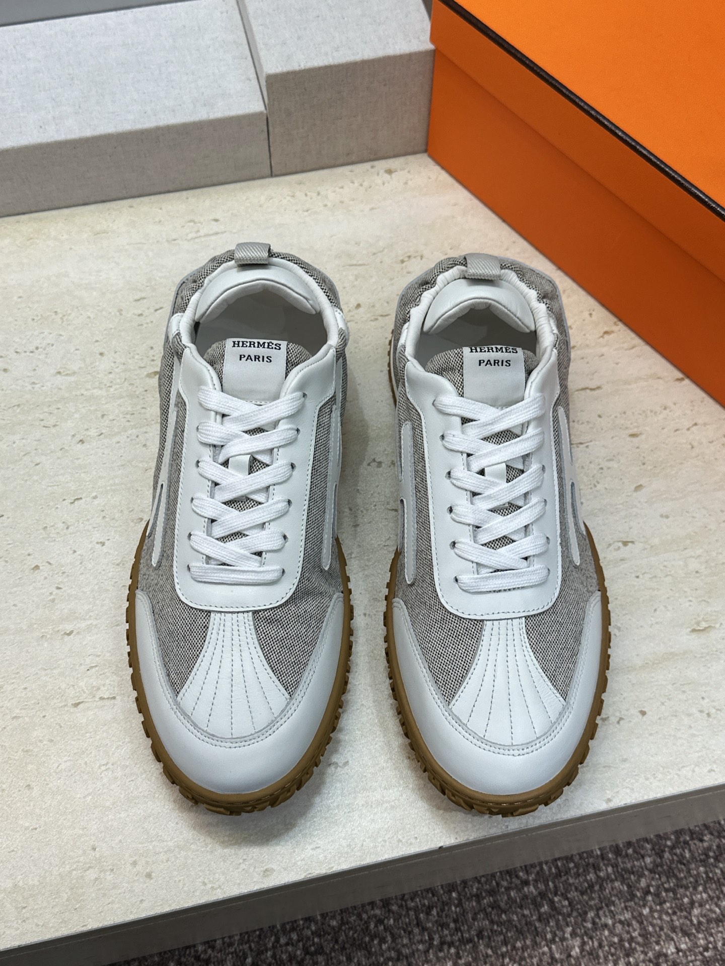 :女码/情侣款 男+10 顶级版 爱马仕 Hermes 春夏经典情侣款 Jet 休闲系带百搭运动鞋 H家厚底时尚风格拼 :女码/情侣款 男+10 顶级版 爱马仕 Hermes 春夏经典情侣款 Jet 休闲系带百搭运动鞋 H家厚底时尚风格拼