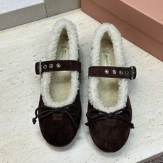 Miumiu 2026秋冬新款羊羔毛玛丽珍蝴蝶结芭蕾舞女鞋 缪缪明星同款平底圆头五金铆钉皮带扣拼色防寒保暖乐福单鞋 材质 Miumiu 2026秋冬新款羊羔毛玛丽珍蝴蝶结芭蕾舞女鞋 缪缪明星同款平底圆头五金铆钉皮带扣拼色防寒保暖乐福单鞋 材质