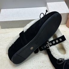 Miumiu 2026秋冬新款羊羔毛玛丽珍蝴蝶结芭蕾舞女鞋 缪缪明星同款平底圆头五金铆钉皮带扣拼色防寒保暖乐福单鞋 材质 Miumiu 2026秋冬新款羊羔毛玛丽珍蝴蝶结芭蕾舞女鞋 缪缪明星同款平底圆头五金铆钉皮带扣拼色防寒保暖乐福单鞋 材质