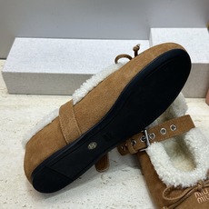 Miumiu 2026秋冬新款羊羔毛玛丽珍蝴蝶结芭蕾舞女鞋 缪缪明星同款平底圆头五金铆钉皮带扣拼色防寒保暖乐福单鞋 材质 Miumiu 2026秋冬新款羊羔毛玛丽珍蝴蝶结芭蕾舞女鞋 缪缪明星同款平底圆头五金铆钉皮带扣拼色防寒保暖乐福单鞋 材质