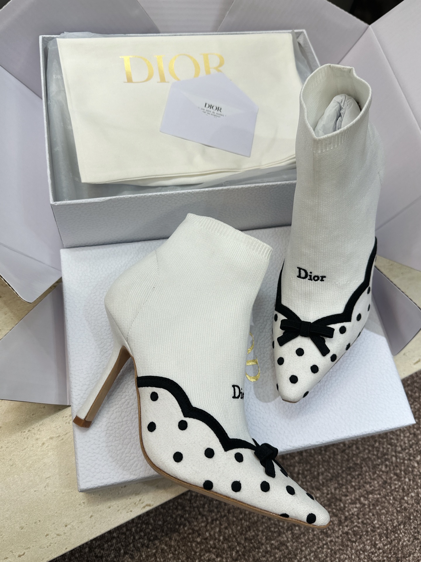 (配全套飞机盒) 顶级版 迪奥 Dior 2026春夏新款Romance 毛线筒蝴蝶结波点拼色及裸弹力女短靴 CD字母l
