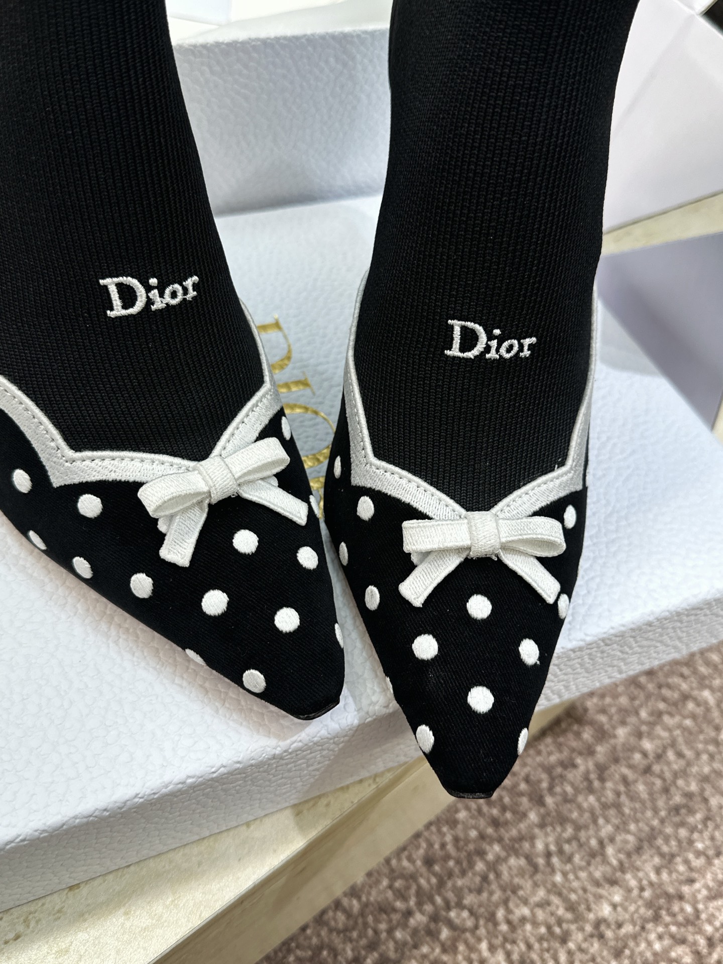 (配全套飞机盒) 顶级版 迪奥 Dior 2026春夏新款Romance 毛线筒蝴蝶结波点拼色及裸弹力女短靴 CD字母l