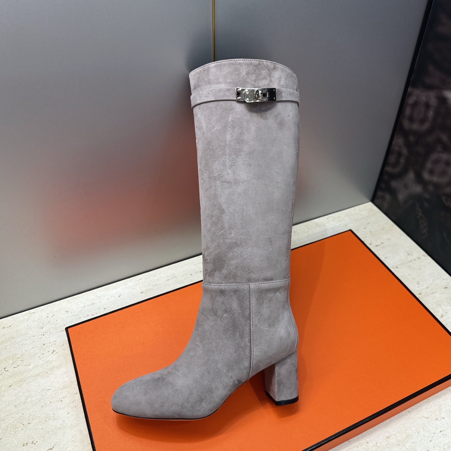 Hermes爱马仕2026秋冬新款 Saint Germain JumPling朋克风格Kelly扣粗跟高筒及膝女长靴 Hermes爱马仕2026秋冬新款 Saint Germain JumPling朋克风格Kelly扣粗跟高筒及膝女长靴