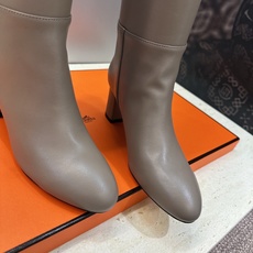 Hermes爱马仕2026秋冬新款 Saint Germain JumPling朋克风格Kelly扣粗跟高筒及膝女长靴 Hermes爱马仕2026秋冬新款 Saint Germain JumPling朋克风格Kelly扣粗跟高筒及膝女长靴