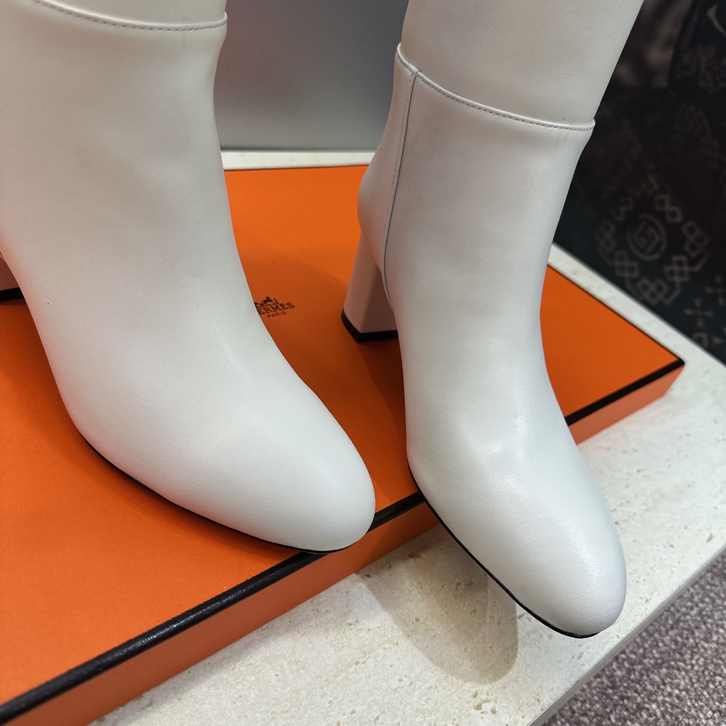 Hermes爱马仕2026秋冬新款 Saint Germain JumPling朋克风格Kelly扣粗跟高筒及膝女长靴 Hermes爱马仕2026秋冬新款 Saint Germain JumPling朋克风格Kelly扣粗跟高筒及膝女长靴